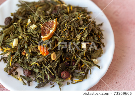 Pile of green leaves Sencha tea 73569666