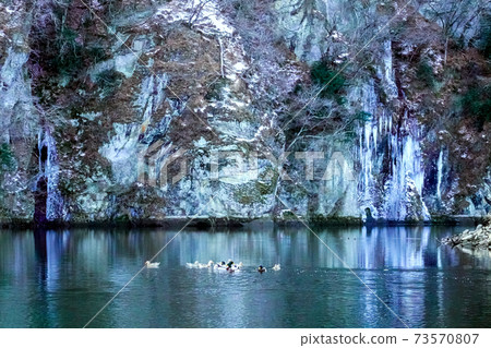 Freezing rocks and Katashina River Freezing rocks and Katashina River 73570807
