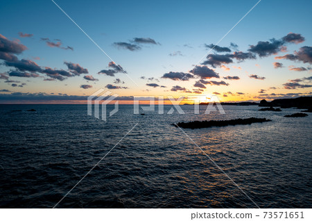 Sunset at the sea near the lighthouse in Daio-cho, Shima City 73571651