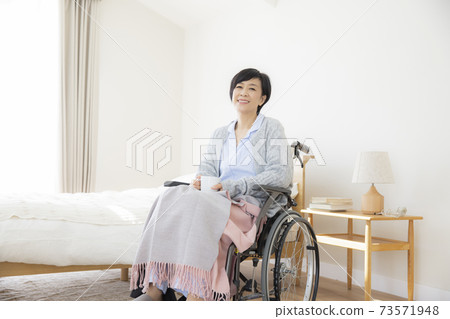 Interior bedroom 73571948