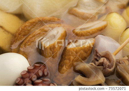Earthenware pot oden close-up 73572071