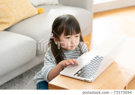 小學女孩學習編程 小學女孩學習編程 73573094