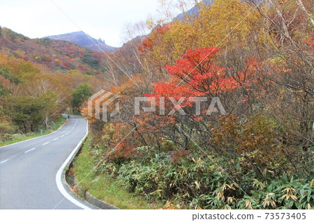 那須嶽山腳下的秋葉 那須嶽山腳下的秋葉 73573405