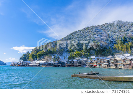 Boathouses of Ine, Kyoto (winter) 73574591