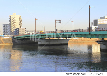 橫跨中川的中川大橋（東京都葛飾區青戶與新宿之間） 73575290