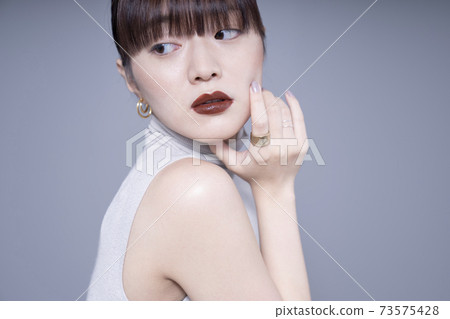 酷妝女人肖像 73575428