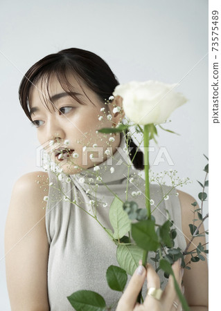 花和女人肖像 73575489