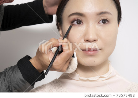 一個化妝的女人 一個化妝的女人 73575498