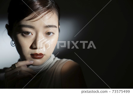 光與影的戲劇性女性肖像 光與影的戲劇性女性肖像 73575499