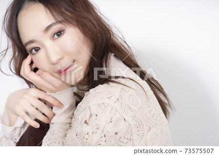 Portrait of a woman with make-up Portrait of a woman with make-up 73575507