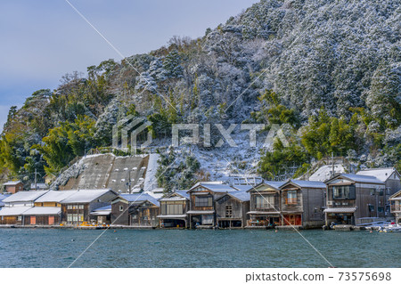 Boathouses of Ine, Kyoto (winter) 73575698