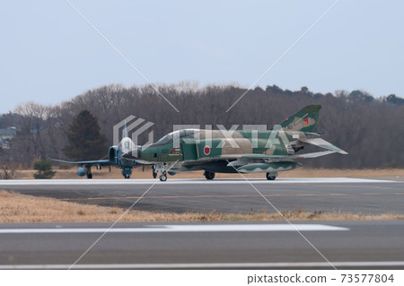 空中自衛隊RF-4E Phantom II跑道入口 73577804