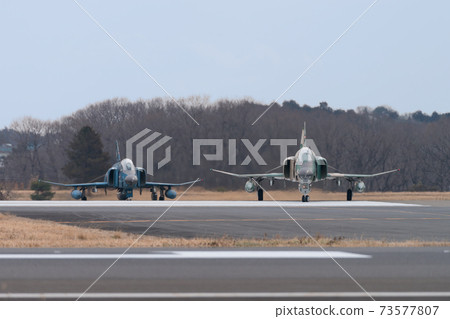 空中自衛隊RF-4E Phantom II跑道入口 73577807