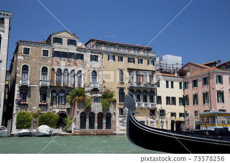 Ride a gondola through the canals of Venice Ride a gondola through the canals of Venice 73578256