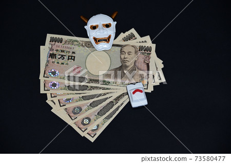 一疊鈔票，一個惡魔和一輛警車 73580477