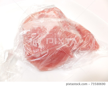 自然解凍過程中的冷凍豬肉 73580690