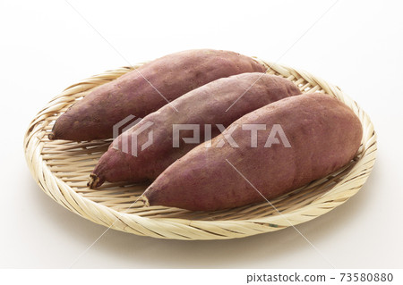 Sweet potatoes served in a colander 73580880