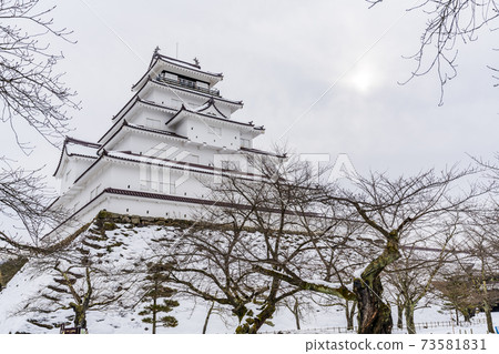 福島縣會津若松市冬天的敦賀城堡（若松城堡） 73581831