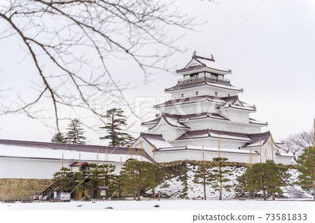 福島縣會津若松市冬天的敦賀城堡（若松城堡） 73581833