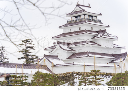 福島縣會津若松市冬天的敦賀城堡（若松城堡） 73581835