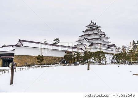 福島縣會津若松市冬天的敦賀城堡(若松城堡) 福島縣會津若松市冬天的敦賀城堡(若松城堡) 73582549