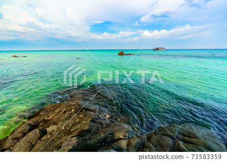 sea with stone rock at Koh MunNork Island, Rayong, Thailand sea with stone rock at Koh MunNork Island, Rayong, Thailand 73583359
