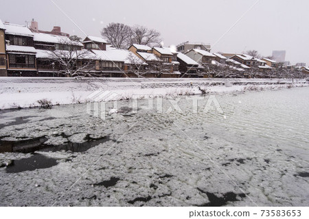 雪舞的淺野河 73583653