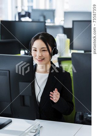 一個人上班 一個人上班 73587359