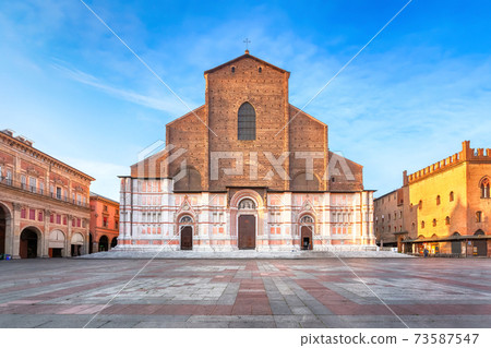 Bologna, Italy. View of Basilica di San Petronio Bologna, Italy. View of Basilica di San Petronio 73587547