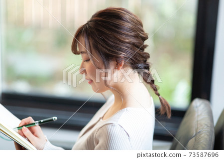 Young woman having a meeting 73587696