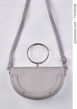 White handbag with ring. 73588386