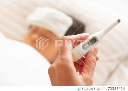 A child and a thermometer who fall asleep due to poor physical condition 73588414