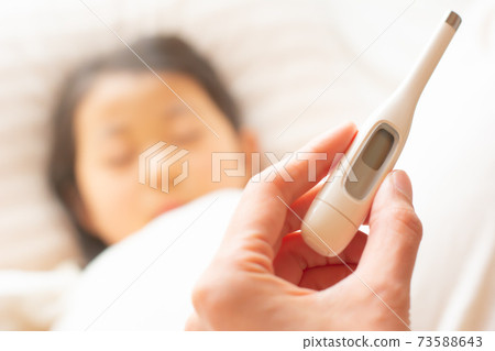 A child and a thermometer who fall asleep due to poor physical condition 73588643