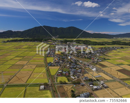 Autumn aerial view of Yahiko village Autumn aerial view of Yahiko village 73592666