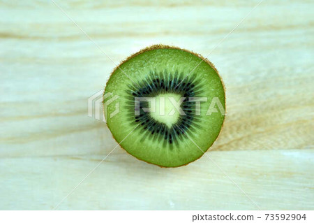 Kiwi  73592904