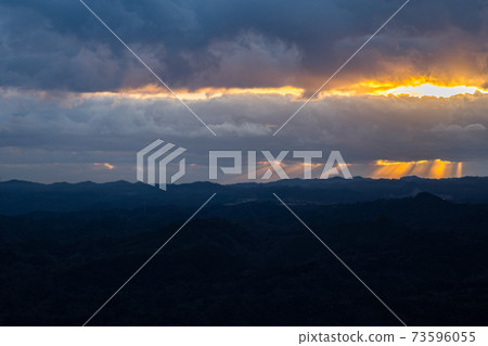 天空，月亮，晚，山頂，森林，金光市，千葉縣，鹿山，森林，朝日，日出，光線，性質 73596055