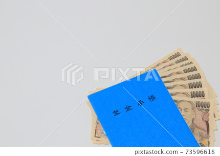 Pension handbook and 10,000 yen bill 73596618