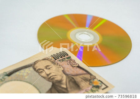 100萬日元的鈔票和CD“違反信息洩漏/防止不正當競爭法4的圖片” 100萬日元的鈔票和CD“違反信息洩漏/防止不正當競爭法4的圖片” 73596818