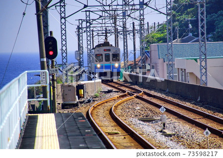 片瀨白田站伊豆急行8000系列普通列車（靜岡縣東伊豆） 73598217