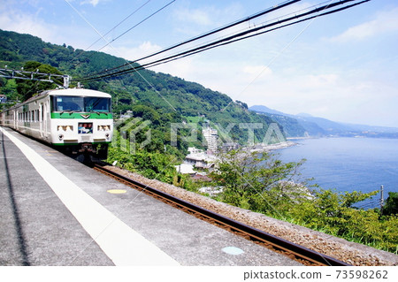 伊豆北川站JR 185系列特快舞蹈演員（靜岡縣東伊豆） 73598262