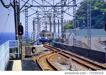 片瀨白田站伊豆急行8000系列普通列車（靜岡縣東伊豆） 73598328