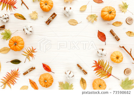 Frame made of dry autumn leaves, Pumpkins and cotton. Fall flat lay. Top view. Autumn minimal concept 73598682