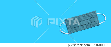 Cloth face mask overhead view 73600006