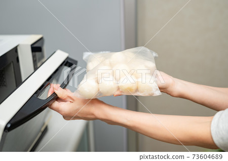 Thaw in a frozen taro range Thaw in a frozen taro range 73604689