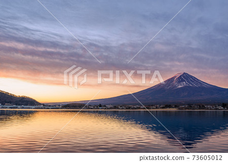 Light cloudy sky at dawn and upside down Fuji 73605012