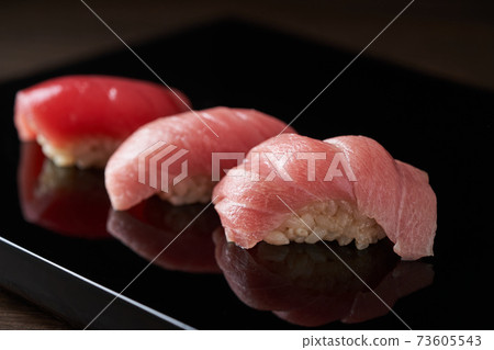Main tuna lean, medium fatty tuna, large fatty tuna 73605543