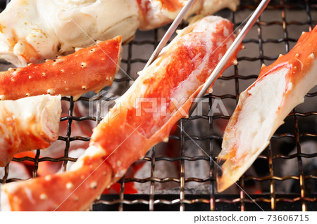 Charcoal-grilled king crab Charcoal-grilled king crab 73606715