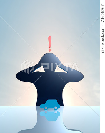 一個人驚訝於他的車有問題的垂直輪廓 一個人驚訝於他的車有問題的垂直輪廓 73606767