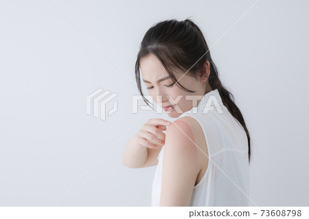 Sunburn image (special make-up) Sunburn image (special make-up) 73608798
