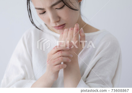 Rough hand image (special make-up) Rough hand image (special make-up) 73608867